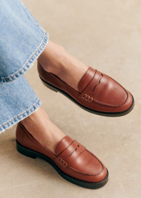 Andrea Loafers - Natural heritage - Bovine vegetable tanned leather - Sézane Loafer Fits, Socks And Jeans, Loafers And Socks, Stylish Flat Shoes, Professional Shoes, Classy Shoes, Natural Heritage, Brown Leather Shoes, Brown Loafers