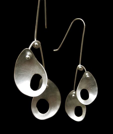 by TCMjewelryDesigns. Beautiful work, these remind me of Alexander Calder's mobiles. Calder Jewelry, Alexander Calder Jewelry, Mobile Earrings, Artisan Jewelry Earrings, Modernist Jewelry, Art Jewelry Contemporary, Silver Jewelry Earrings, Unusual Jewelry, Earrings Inspiration