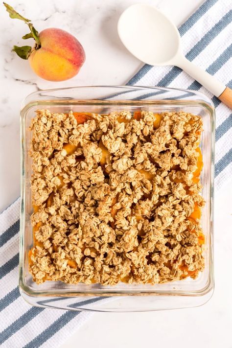 Oil-Free Vegan Peach Crisp is an easy plant-based dessert! Plant Based Peach Recipes, Plant Based Desert, Starch Solution Desserts, Plant Based Oil Free Recipes, Plant Based Desserts Easy, Starch Solution Breakfast, Vegan Peach Crisp, Vegan Oil Free Recipes, Vegan Peach Cobbler