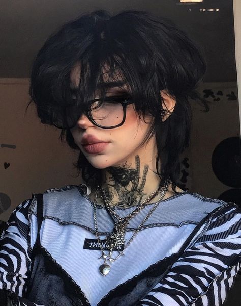 Short Grunge Hair, Grunge Hair, Pretty Hairstyles, Pretty People, Hairstyles, Hair, Quick Saves, Instagram, Black