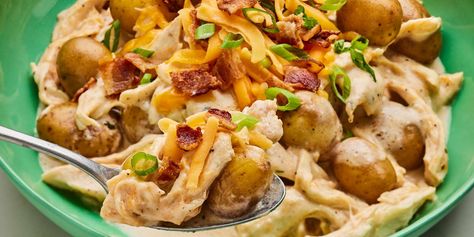 Slow Cooker Loaded Chicken and Potatoes What To Make With Chicken, Loaded Chicken And Potatoes, Slower Cooker, Loaded Chicken, Ranch Sauce, Creamy Ranch, Chicken And Potatoes, Chicken Crockpot, Slow Cooker Dinner