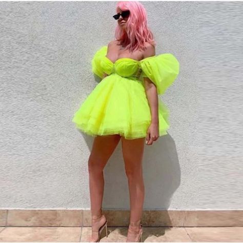 Boho Bridesmaid Dress, Neon Green Shorts, Sweatheart Neckline, Neon Prom Dresses, Short Green Dress, Bridesmaid Dresses Boho, Manish Arora, Dress Boho Wedding, Miami Outfits