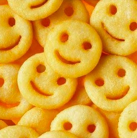 McCain Potato Smiles 25 Snacks From Your Aussie Childhood That Are Sadly No Longer Available Smiley Face Fries, Smiley Fries, Fried Potato Balls, Bacon Recipes Appetizers, Potato Face, Egg Snacks, Stuffed Potato Balls, Dinners To Make, Ramadan Recipes