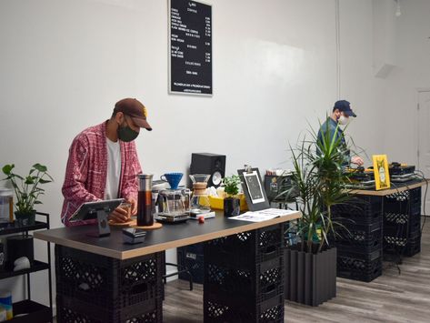 Coffee To Go Design, Pop Up Booth, Vinyl Cafe, Cafe Japan, Tokyo Style, Street Coffee, Cafe Shop Design, Milk Crates, Coffee Shop Design