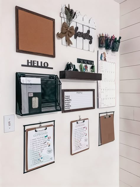 Memo Wall Ideas, Planning Wall Ideas, Command Center Wall Ideas, Productivity Wall, Move In Tips, Kitchen Command Center Wall, Wall Organizer Ideas, Küchen Diy, Desk Wall Organization