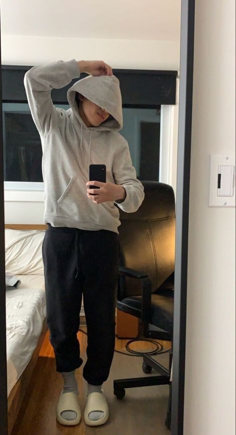 Blue Sweatpants Outfit Men, Men’s Sweatpants Outfit, Hoodie And Sweatpants Outfit Men, Guys Sweatpants Outfit, Gray Sweats Outfit, Black Sweatpants Outfit Men, Winter Outfits Sweatpants, Hoodies Outfit Men, Blue Sweatpants Outfit