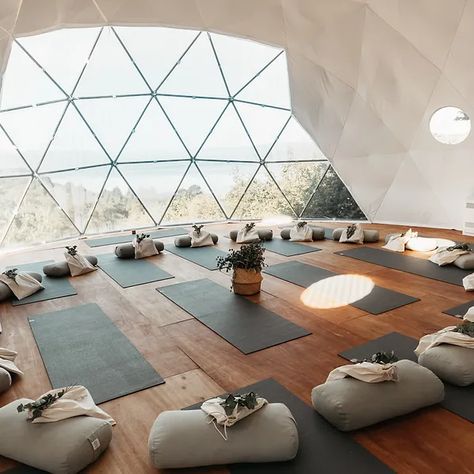 Retreat Center Ideas, Yoga Dome Design, Wellness Retreat Architecture, Wellness Center Architecture, Bungalow Landscape, Luxury Yoga Retreat, Healing Room Ideas, Bungalow Landscaping, Contemplation Space