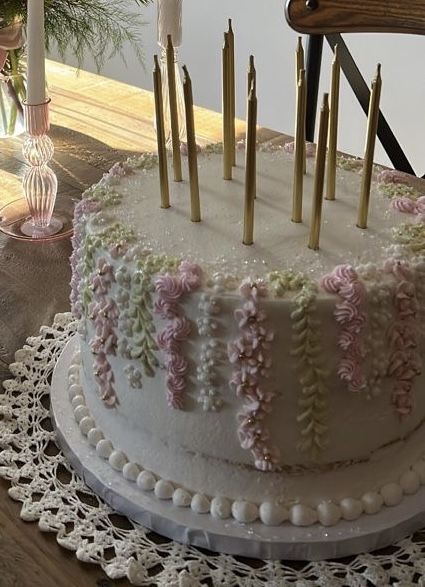 17. Geburtstag, 17 Birthday Cake, 17th Birthday Ideas, 18th Bday, 18th Birthday Cake, Pretty Dessert, Creative Birthday Cakes, Sweet Sixteen Birthday, Birthday Inspo