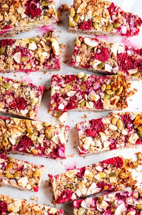 Healthy Raspberry Coconut Granola Bars - Aberdeen's Kitchen Breakfast Granola Bars, Coconut Granola Bars, Breakfast Granola, On The Go Breakfast, Menu Sarapan Sehat, Healthy Granola Bars, Granola Recipe Bars, Raspberry Coconut, Healthy Bars