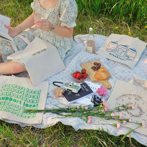 One of my favorite photos from my totebag photoshoot! Totebag Photoshoot Outdoor, Bag Product Shoot, Bags Photoshoot Ideas, Tote Bag Photoshoot, Bag Shoot, Bag Photoshoot, Vision Board Images, Des Moines Iowa, Trendy Tote Bags