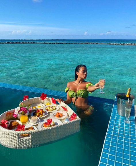 Black Woman Luxury Aesthetic, Floating Breakfast, Dreamy Images, Greek Islands To Visit, Pool Pictures, Belize Vacations, Brunch Cafe, Pool Poses, Swimming Pool Photos