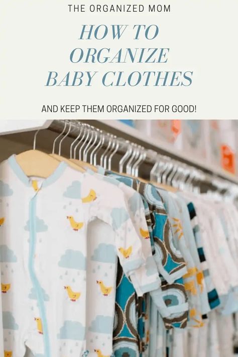 Baby clothes are so cute and tiny! But they still need to be organized. Baby's grow so fast so it's important to have a system that works! Organize Baby Clothes, Nursery Drawer Organization, Storing Baby Clothes, Baby Room Organization, Baby Clothes Organization, Organized Mom, Baby Closet, Being A Parent, Newborn Clothes