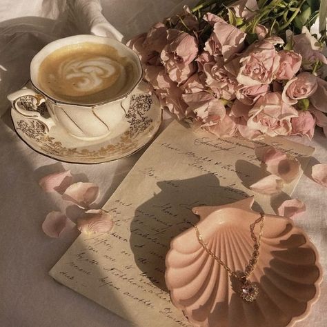 Rose Gold Aesthetic, Light Feminine, Romantic Academia, Princess Core, Pink Theme, Gold Aesthetic, Soft Feminine, Princess Aesthetic, Feminine Aesthetic