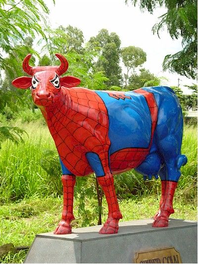 Too creepy not to pin. Spider Cow. $300 to rent Spiderman Pics, Dekorasi Halloween, Cow Parade, Filipino Funny, Spiderman Pictures, Cute Jokes, Jokes Pics, Meme Stickers, Me Too Meme