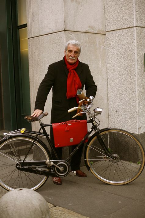 French Sampler: Elegant Cycling Positive Aging, Boomer Generation, The Sartorialist, Cycle Chic, Italian Men, Lifestyle Motivation, Advanced Style, Cycling Fashion, Bike Style