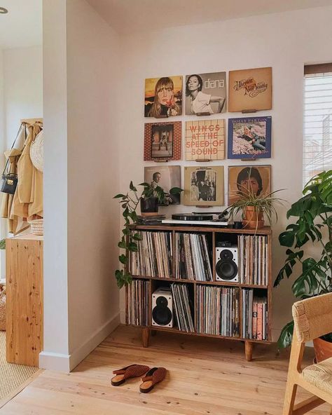 Vinyl Record Room, Vinyl Room, Record Room, Record Storage, Apartment Decor Inspiration, Vintage Room, Apartment Inspiration, Living Room Inspo, Record Player