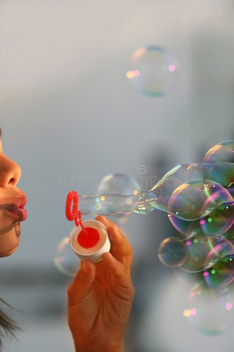 Bubble Diy, Summer Soap, Bubbles Photography, Minimal Photo, Fire Photography, Blowing Bubbles, Summer Afternoon, Soap Bubbles, Photography Lessons