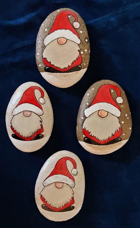 Winter Rocks, Painted Rock Cactus, Christmas Pebble Art, Decorative Painting Patterns, Diy Christmas Paintings, Rock Painting Tutorial, Diy Rock Art, Rock Painting Ideas, Handmade Christmas Crafts