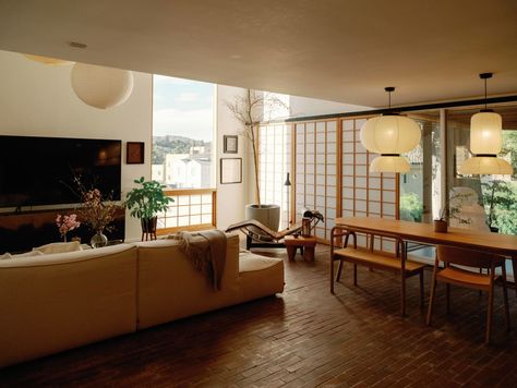 Japan’s ryokans and a wellness focus inspired the Silver Lake project. Check out the before and after images. Owiu Design, Modern Japanese Living Room, Japanese Mid Century Modern, Mcm Living Room, Japanese Living Room, Los Angeles Interior Design, Red Hook, Mid Century Modern Living Room, Vogue Living