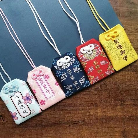 Omamori Aesthetic, Omamori Diy, Bullet Journal Japan, Souvenirs From Japan, Omamori Charm, Protection Charms, Shopping In Japan, Japanese Sewing Patterns, Japan Gifts