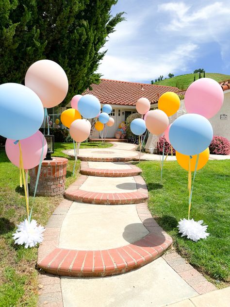 24” Latex Balloon Bouquets in Pink, Nude, Goldenrod, and Pale Blue. Outside Decorations Party, Balloon Decor Outside, Baby Shower Yard Games, Diy Backyard Birthday Party, Outside Baby Shower Ideas Summer, Backyard Baby Shower Decor, Gender Reveal Party At Home, Backyard Gender Reveal Ideas, Backyard Theme Party