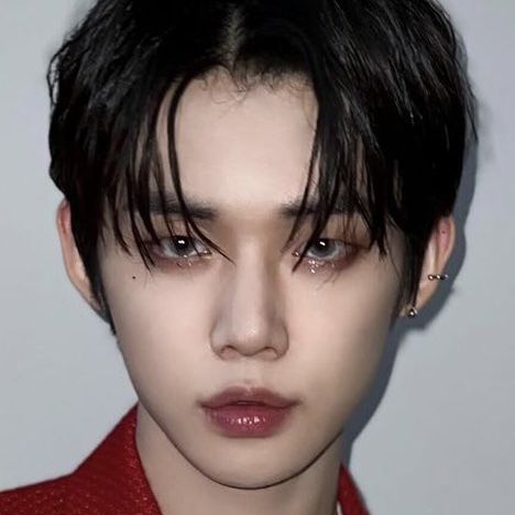 Txt Yeonjun Makeup, Male K Pop Idol Makeup, K Pop Male Makeup, Vampire Yeonjun, Yeonjun Makeup Tutorial, Yeonjun Front Profile, Yeonjun Eyes Close Up, Txt Inspired Makeup, Yeonjun Portrait