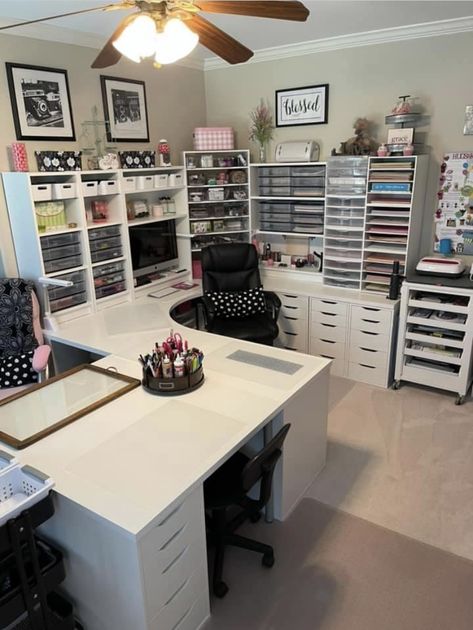 Small Space Sewing Room, Home Office And Craft Room Combo, She Shed Craft Room Ideas, Colorful Craft Room, Small Business Home Office, Shipping Room, Office Craft Room Combo, Scrapbook Rooms, Craft Office