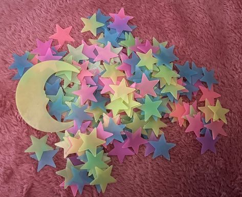 Star Objects, Star Room Ideas, Glow In The Dark Stuff, Glowing Aesthetic, Star Bedroom Decor, Glow Stars Aesthetic, Items Aesthetic, Glow Stars Ideas Bedrooms, Glowing Star