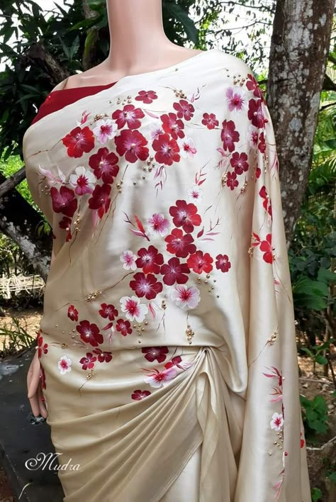 Hand Painted Sari, Hand Painted Silk Saree, Fabric Painting On Sarees Design, Hand Painted Saree Design, Hand Painting Saree Design, Hand Painted Sarees Design Silk, Sari Painting, Plane Saree, Hand Painted Saree