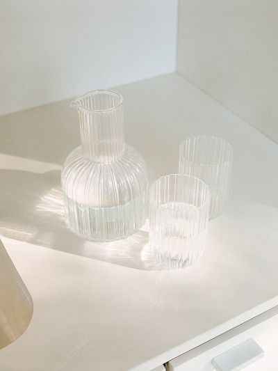 Dwell Magazine, Beige Aesthetic, Glass Vases, Decor Minimalist, Cheap Decor, White Aesthetic, Cheap Home Decor, 인테리어 디자인, Home Decor Accessories