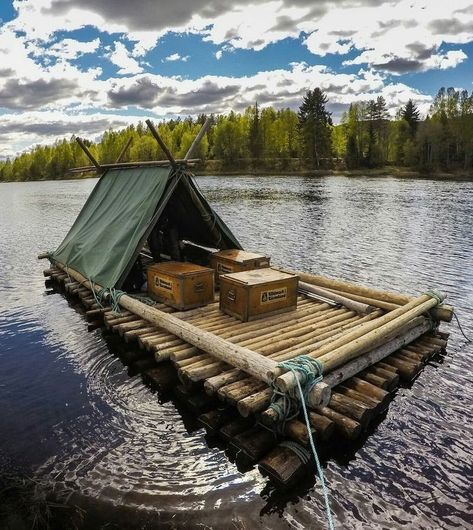 Bushcraft Shelter, Retro Camping, Bush Craft, Survival Stuff, Survival Shelter, Bushcraft Camping, Survival Life, Survival Camping, Wilderness Survival