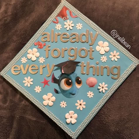 graduation cap idea: already forgot everything Dory Cap Graduation, I Already Forgot Everything Cap, 2d Graduation Cap Designs, Mft Graduation Cap Ideas, Just Keep Swimming Grad Cap, Grad Cap Inspo Funny, 2024 Cap Designs, Wall-e Graduation Cap, Photography Graduation Cap