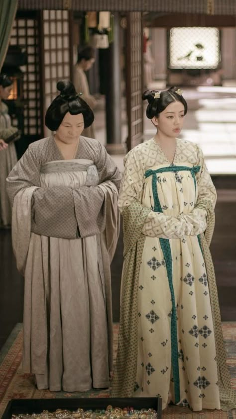 Han Dynasty Hanfu, Tang Dynasty Fashion, Tang Dynasty Clothing, Traditional Chinese Hanfu, Dynasty Clothing, Japanese Traditional Clothing, Chinese Traditional Costume, Chinese Historical Drama, Ancient Chinese Clothing