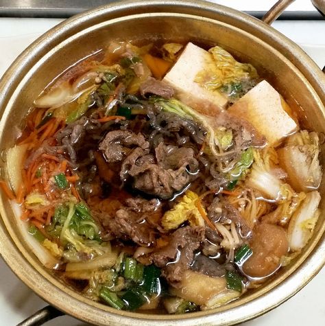 Sukiyaki Broth Recipe, Easy Sukiyaki Recipe, Chicken Hekka, Asian Hot Pot Recipe, Sukiyaki Sauce, Sukiyaki Recipe, Pork Soup Recipes, Japanese Hot Pot, Hot Pot Recipe