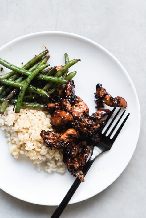 Sticky Asian Chicken, Beans And Brown Rice, Lactation Foods, Chicken Green Beans, Delicious Dinner Ideas, Brown Rice Recipes, Lots Of Food, Rice Ingredients, Asian Chicken