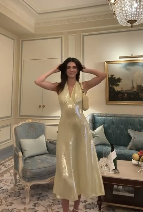 Kendall Jenner Yellow Dress, Kendall Jenner Dress, Preppy Dresses, Sequin Prom Dresses, Jenner Outfits, Sequin Party Dress, Sweet 16 Dresses, Tulle Prom Dress, Prom Dresses Lace