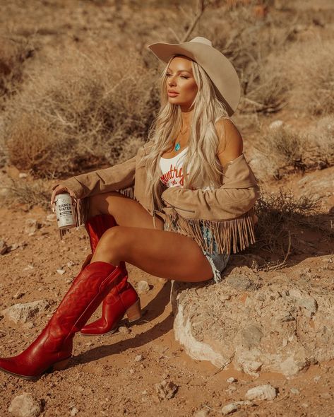 21st Western Photoshoot, Black Cowgirl Photoshoot, Badlands Photoshoot, Cowgirl Shoot, Western Photoshoot Ideas, Unique Photoshoot Ideas, Cowgirl Photography, Unique Photoshoot, Cowgirl Photoshoot