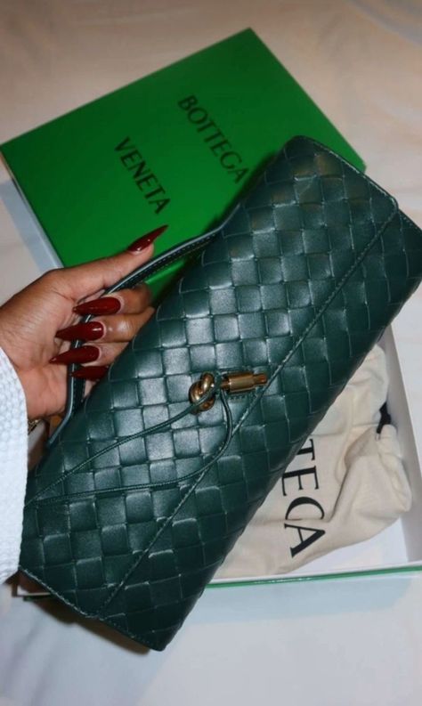 Green Bottega Bag, Bottega Andiamo, Priscilla Ojo, Bottega Clutch, Bottega Veneta Andiamo, Clutch Outfit, Bottega Bag, Bottega Veneta Clutch, Bag Obsession