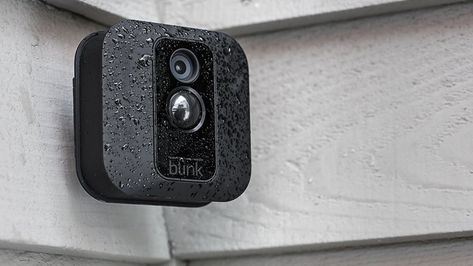 Blink vs Arlo: which home security system is best for you? Surveillance Van, Home Security Ideas, House Security, Home Security Camera Systems, Home Security Tips, Security Cam, Diy Home Security, Wireless Home Security Systems, Home Security Camera