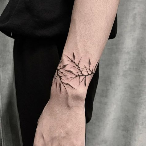 Xo Tattoo, Cool Wrist Tattoos, Virgo Tattoo, Wrist Tattoos For Guys, More Tattoo, Vine Tattoos, Small Wrist Tattoos, Simple Tattoo, Small Tattoos For Guys