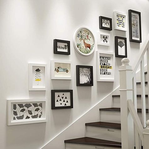 Foto Scale, Stairway Gallery Wall, Stairway Gallery, Wall Staircase, Wall Hanging Photo Frames, Gallery Wall Staircase, Gallery Frame Set, Minimalist Picture Frames, Gallery Wall Frame Set