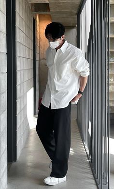 Korean Black And White Outfit Men, Outfit For Slim Guys, Black Pants And White Shirt Outfit Men, Korean Men Style Outfits Summer, Black Korean Pants Outfit, Black Shirt Men Aesthetic, Korean Outfit Ideas Men, Asian Men Style Outfits, Korean Outfits Men Summer