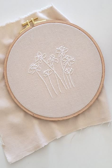 Embroidery Handkerchief, Diy Embroidery Stitches, Candlewicking Embroidery, Window Opening, Botanical Embroidery, Embroidered Hoop, Boho Embroidery, Embroidery On Kurtis, Kurti Embroidery Design