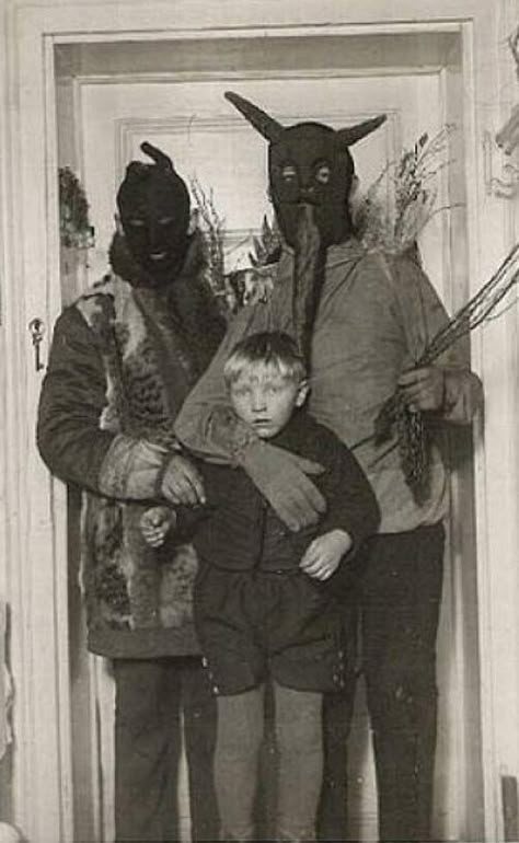 This kid looks terrified like he just got abducted by a Satanic cult lol 35 Creepy Cool Vintage Halloween Costumes ~ Creepy Old Photos, Images Terrifiantes, Vintage Bizarre, Vintage Halloween Costumes, Vintage Halloween Photos, Creepy Vintage, Rabbit Costume, Big Bunny, Creepy Photos