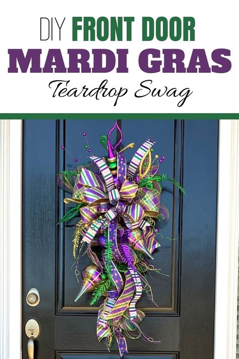 How to make a Mardi Gras wreath swag for front door using deco mesh, ribbon, ornaments and picks by Julie Siomacco of Southern Charm Wreaths. Mardi Gras Porch Decor, Mardi Gras Door Hanger, Mardi Gras Door, Diy Swag, Mardi Gras Diy, Mardi Gras Wreaths, Swag For Front Door, Madi Gras, Door Garland