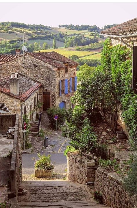 Vila Medieval, Calais France, Mediterranean Aesthetic, France Country, France City, France Aesthetic, French Countryside, Beautiful Architecture, Beautiful World