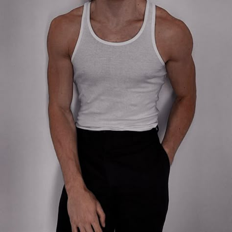 Max Hamilton, Tøp Aesthetic, White Vest, Pose Fotografi, Cool Outfits For Men, Muscular Men, Men Fashion Casual Outfits, Fashion Story, Model Agency