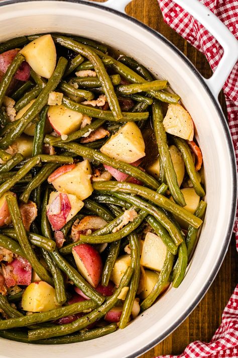 Southern Green Beans and Potatoes Southern Green Beans And Potatoes, Beans And Potatoes Recipe, Best Creamed Spinach Recipe, Fried Corn Recipes, Ham And Green Beans, Easy Broccoli Casserole, Southern Style Green Beans, Easy Scalloped Potatoes Recipe, Southern Green Beans