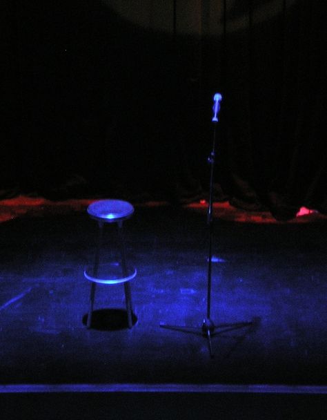 How To Write Stand Up Comedy - From Eddie Murphy to Lee Evans Stand Up Comedian Aesthetic, Laugh Or Die, Arte Jazz, Standup Comedy, Comedy Writing, Lee Evans, Open Mic, Chris Rock, Live Wire