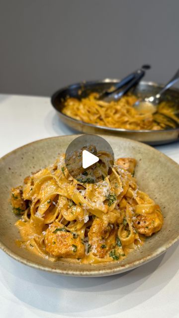 Jon Watts on Instagram: "Creamy Garlic & Paprika Chicken Pasta 😍

This is the pasta version of one of my most popular recipes!! It’s super quick and absolutely delicious 😋 

Here’s what you need to make this:

200 g Tagliatelle
2 Chicken breasts
1 tsp Garlic granules
2 tbsp Smoked paprika
20 g Butter
2 Garlic cloves, chopped
200 ml Chicken stock
200 ml Double cream
40 g Parmesan, grated
10 g Parsley, chopped

Check out my website for the full written recipe 🙌 
Have a go, and let me know how you get on! ❤️" Western Dishes, Paprika Chicken, Double Cream, Supper Ideas, Pasta Sauces, Food Pasta, Creamy Garlic, Most Popular Recipes, Rice Noodles